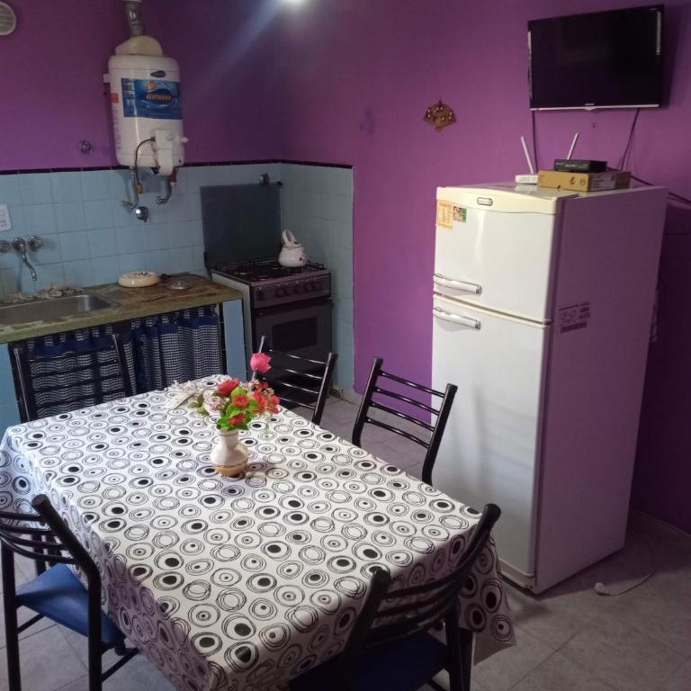 Casa tres ambientes con jardín y estacionamiento - Two-Bedroom Apartment - 9