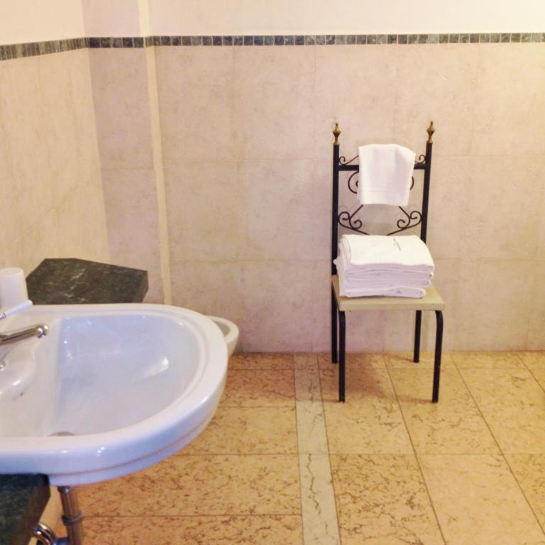 Albergo Bianchi Stazione - Camera Matrimoniale/Doppia con Letti Singoli - 6