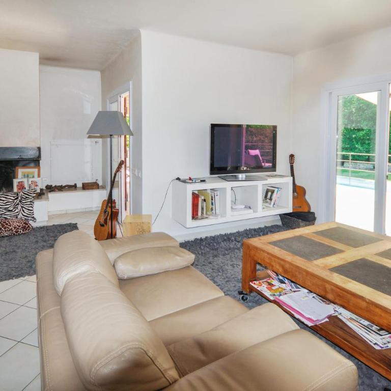 Cozy Home In Roquefort Les Pins - Four-Bedroom Vacation Home - 20