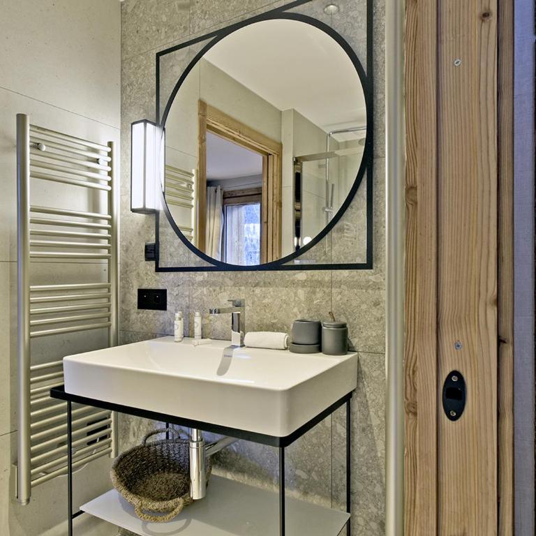 Charmant Appartement à Méribel - 3 Chambres, 6 Pers, Balcon & TV, Services Inclus - FR-1-613-33 - Appartement (6 Adultes) - 5