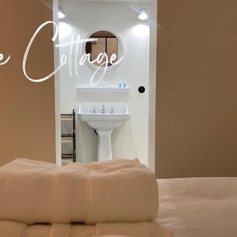 Villa Brigitte - Deluxe Suite with Jacuzzi - 13