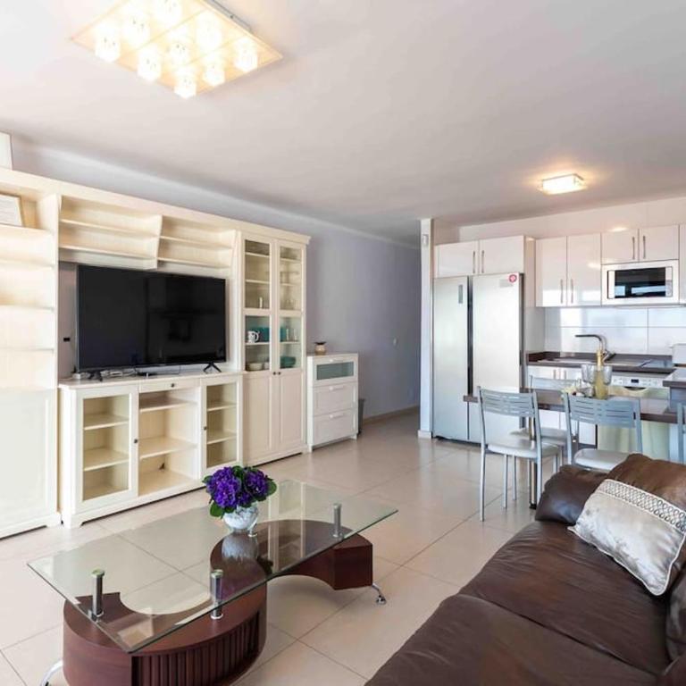 Club del mar 22 - Three-Bedroom Apartment - 2