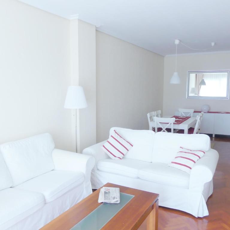 Apartamento luminoso, funcional y amplio en zona hospitalaria - Apartment - 1