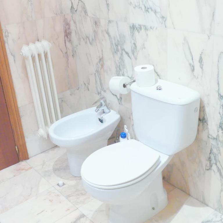 Apartamento luminoso, funcional y amplio en zona hospitalaria - Apartment - 23