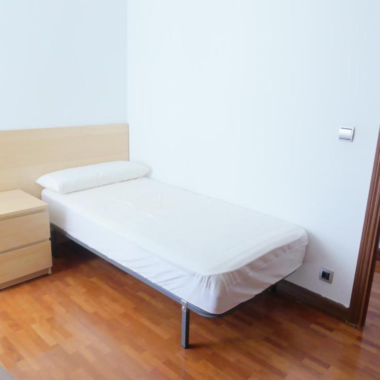 Apartamento luminoso, funcional y amplio en zona hospitalaria - Apartment - 10
