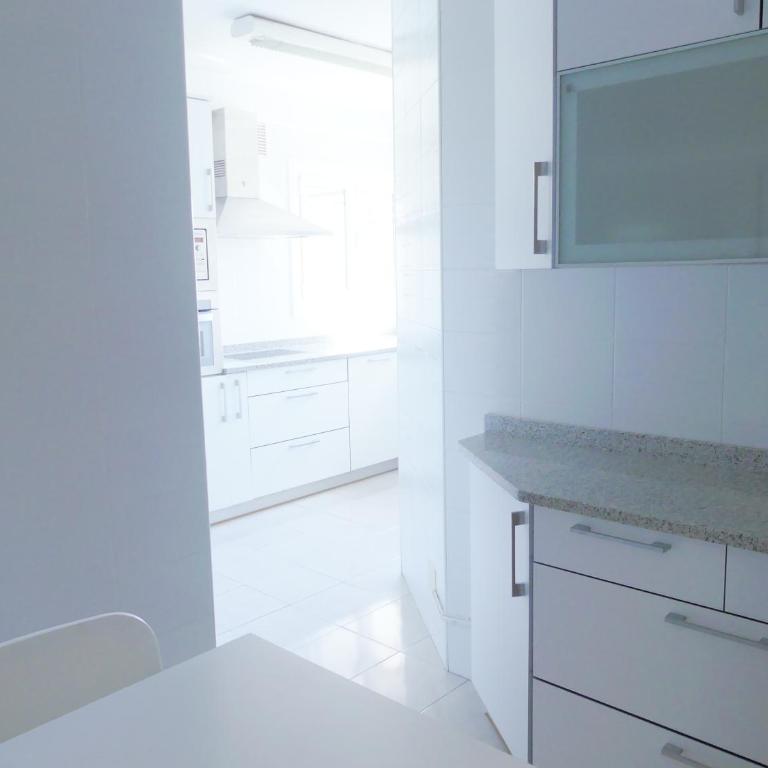 Apartamento luminoso, funcional y amplio en zona hospitalaria - Apartment - 17