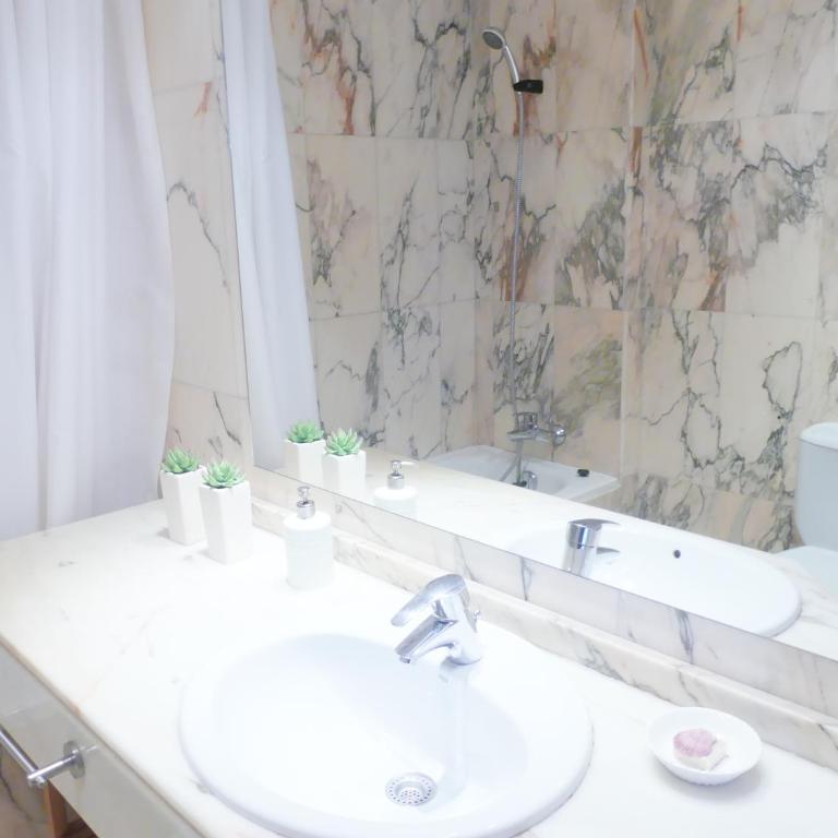 Apartamento luminoso, funcional y amplio en zona hospitalaria - Apartment - 25