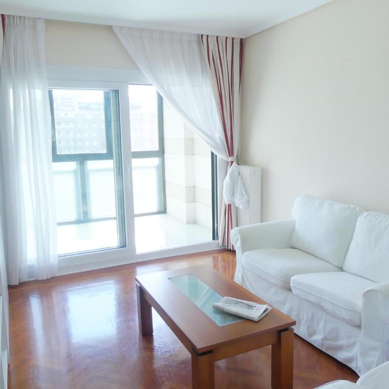 Apartamento luminoso, funcional y amplio en zona hospitalaria - Apartment - 2