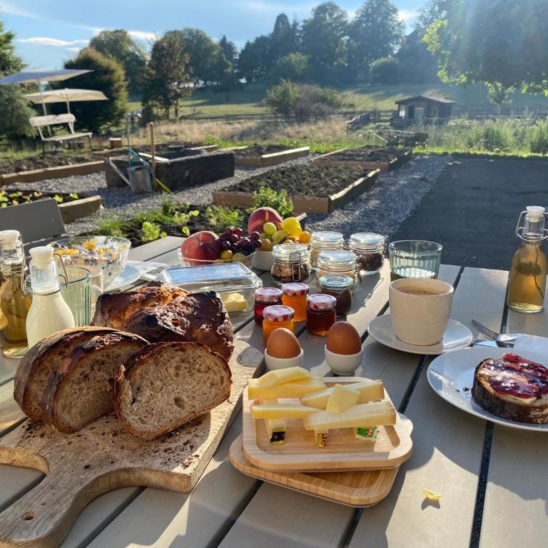 Le Hameau du Montchervet - Vierbettzimmer mit Terrasse - 5