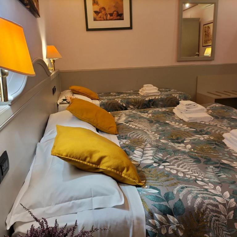 Hotel Camilla Firenze - Camera Tripla Classic - 8