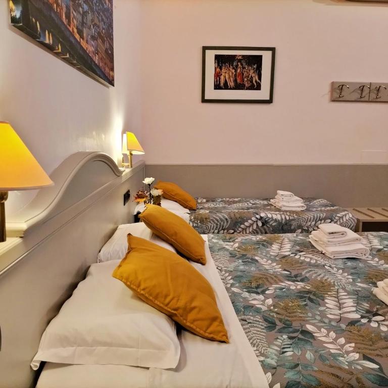Hotel Camilla Firenze - Camera Tripla Classic - 11