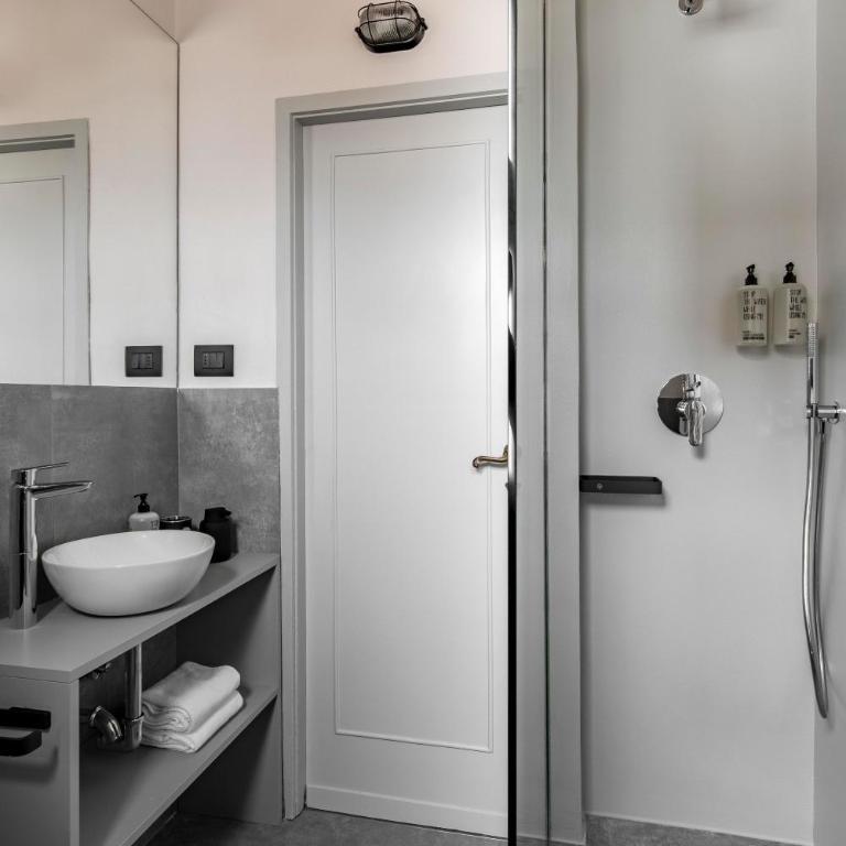 Bob W Florence Ponte Vecchio - Original Apartment - 1 Bedroom - Balcony with Kitchen - 9