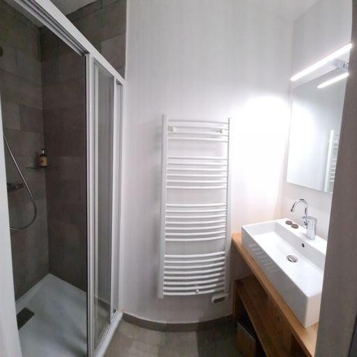 Les Suites du Monetier, alliant le charme et l'authenticité d'un chalet de prestige au cœur du village - Appartement - 37