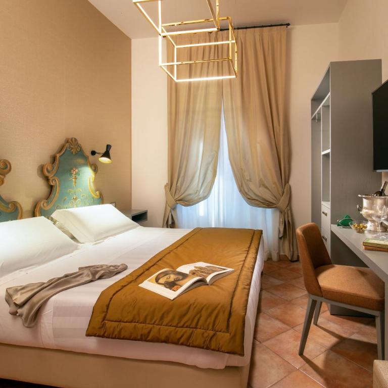 Hotel Mozart - Camera Matrimoniale/Doppia con Letti Singoli - Via dei Greci 23 - 8