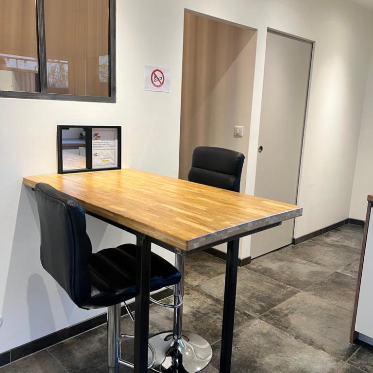 Le Saint Symphorien, parking gratuit privée - Appartement 1 Chambre - 8