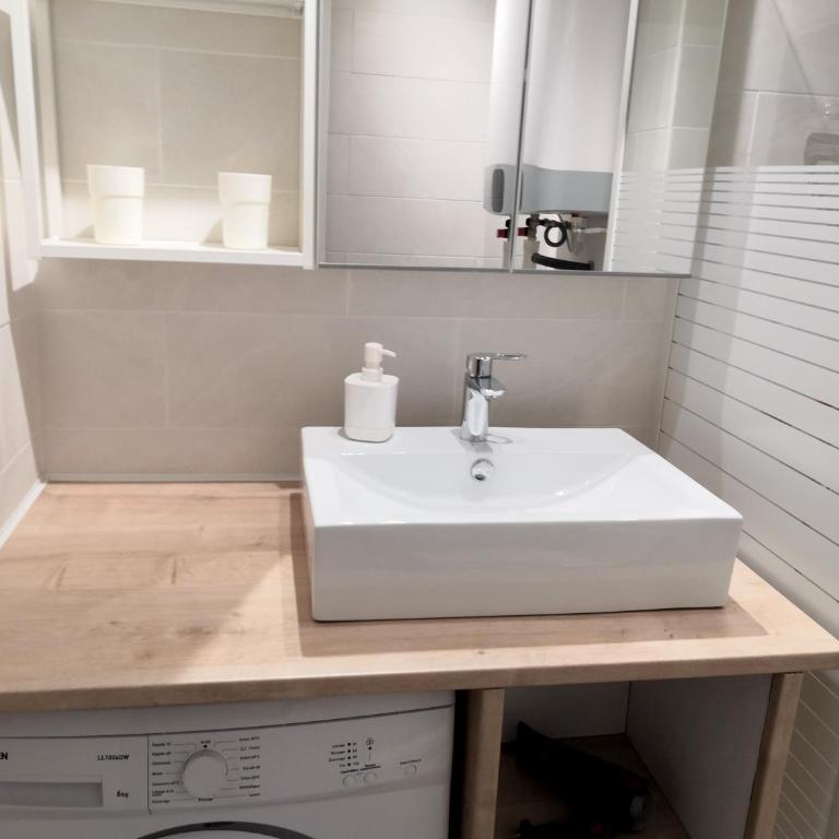 Deux pièces climatisé avec balcon Vieil Antibes - Appartement - 18