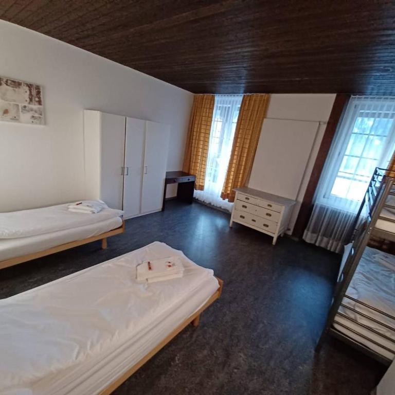 Zentrum Haus Davos - Vierbettzimmer mit eigenem Bad - 1