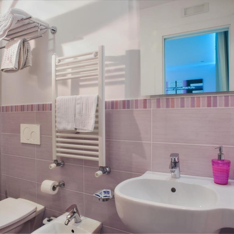 Hotel Tasso Suites & Spa - Camera Matrimoniale Superior - 3