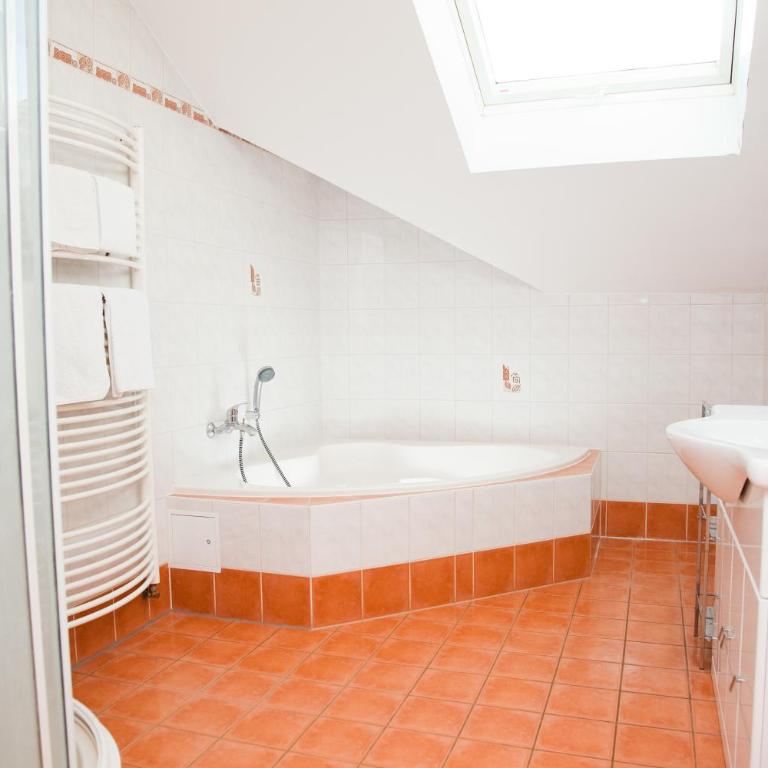 Thermenpension Gigler - Two-Bedroom Apartment with Balcony - 5