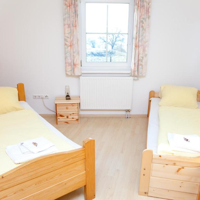 Thermenpension Gigler - Two-Bedroom Apartment with Balcony - 3