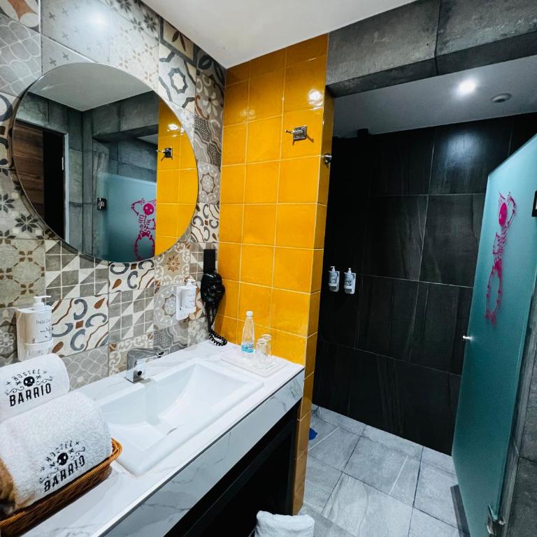 Barrio Downtown Mexico City Hostel - Junior Suite with Terrace - 5
