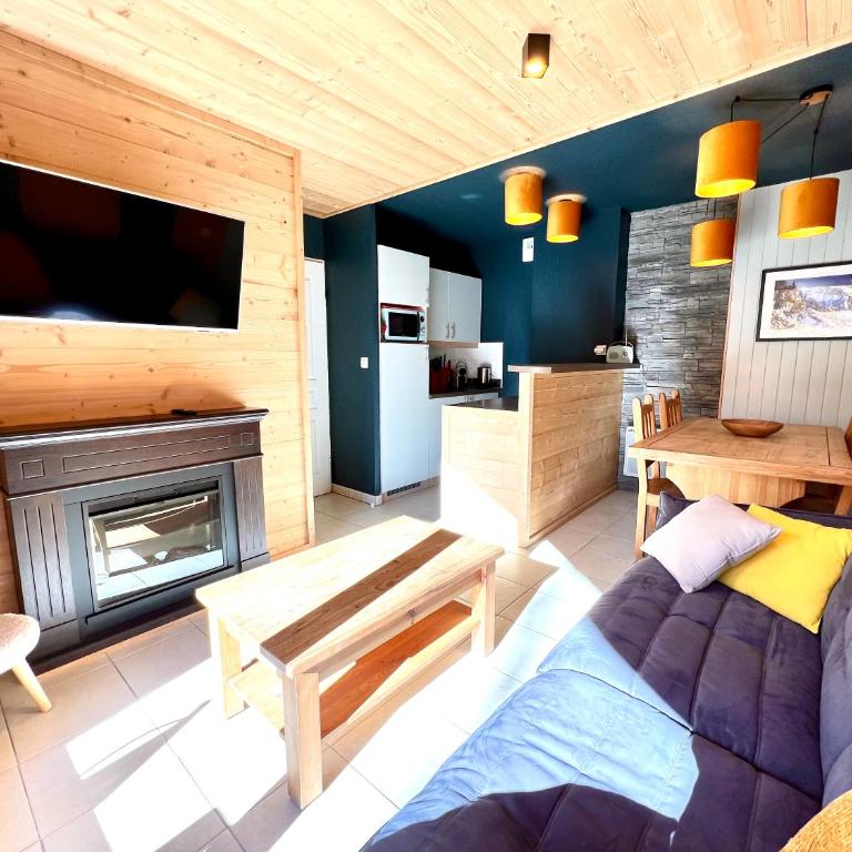 CENTRE STATION 1800 - Dernier étage Rénové - 2 Chambres 6 personnes - Skis aux pieds - Two-Bedroom Apartment - 11