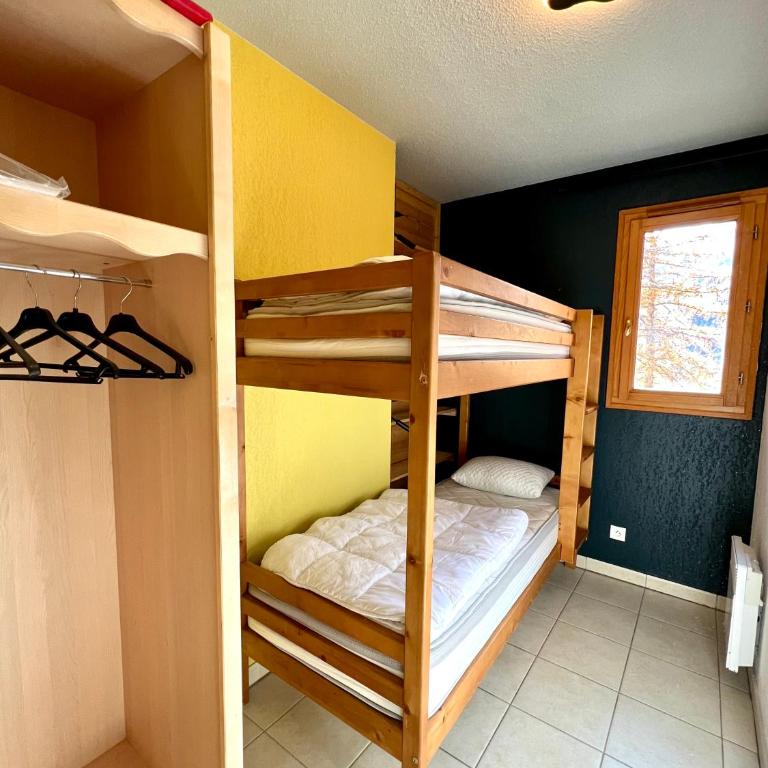 CENTRE STATION 1800 - Dernier étage Rénové - 2 Chambres 6 personnes - Skis aux pieds - Two-Bedroom Apartment - 7