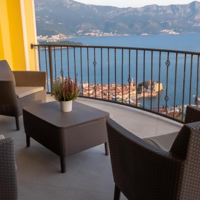 Viewpoint Villa - Five-Bedroom Villa - 2