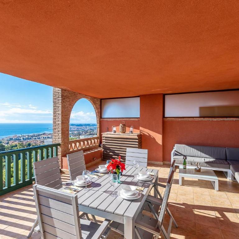 2 Bedroom Beautiful Apartment In Benalmádena - Two-Bedroom Apartment - 1