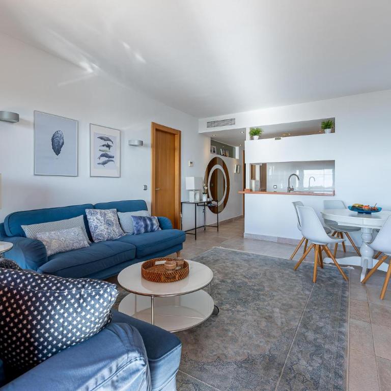 2 Bedroom Beautiful Apartment In Benalmádena - Two-Bedroom Apartment - 4