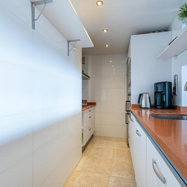2 Bedroom Beautiful Apartment In Benalmádena - Two-Bedroom Apartment - 6