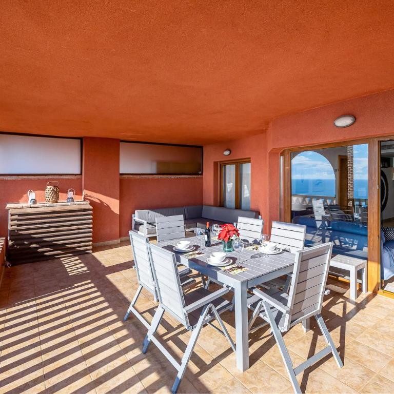 2 Bedroom Beautiful Apartment In Benalmádena - Two-Bedroom Apartment - 11