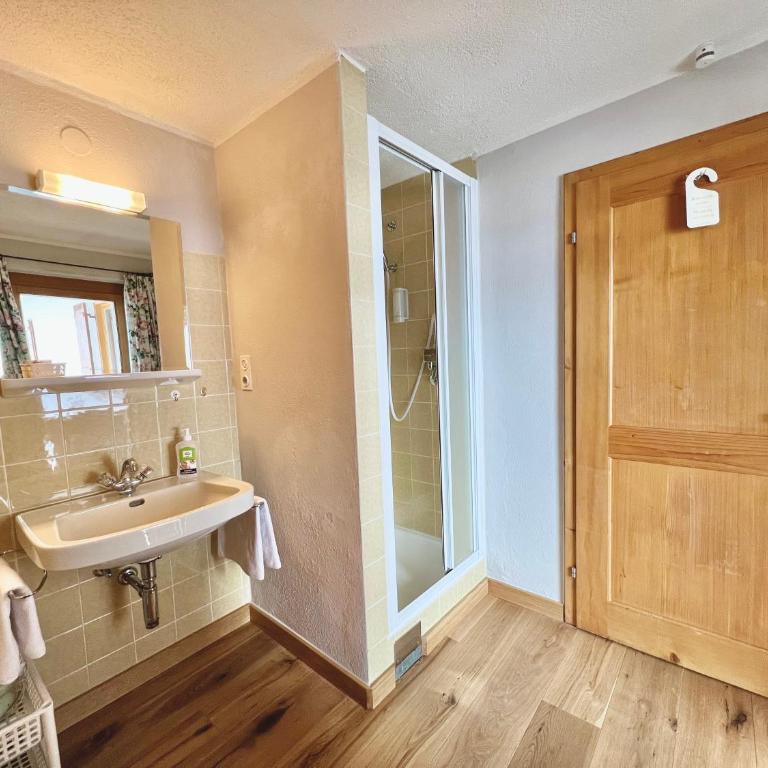 Haus Schrofenstein - Einzelzimmer mit Gemeinschafts-WC - 5