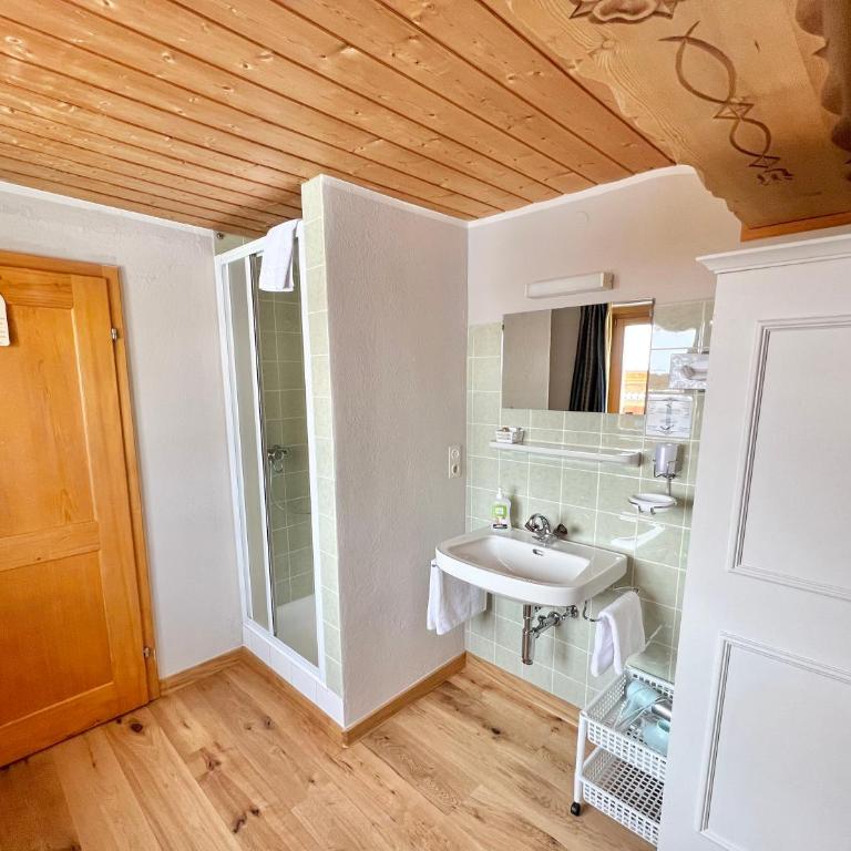 Haus Schrofenstein - Einzelzimmer mit Gemeinschafts-WC - 3