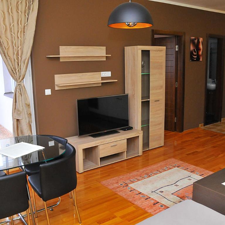 APARTMENTS FOKA & SPA - 600m from Gondola ski lift - One-Bedroom Apartment with Terrace - 12