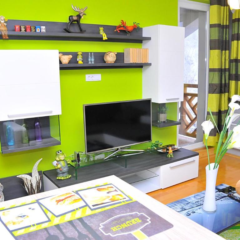 APARTMENTS FOKA & SPA - 600m from Gondola ski lift - One-Bedroom Apartment with Terrace - 25