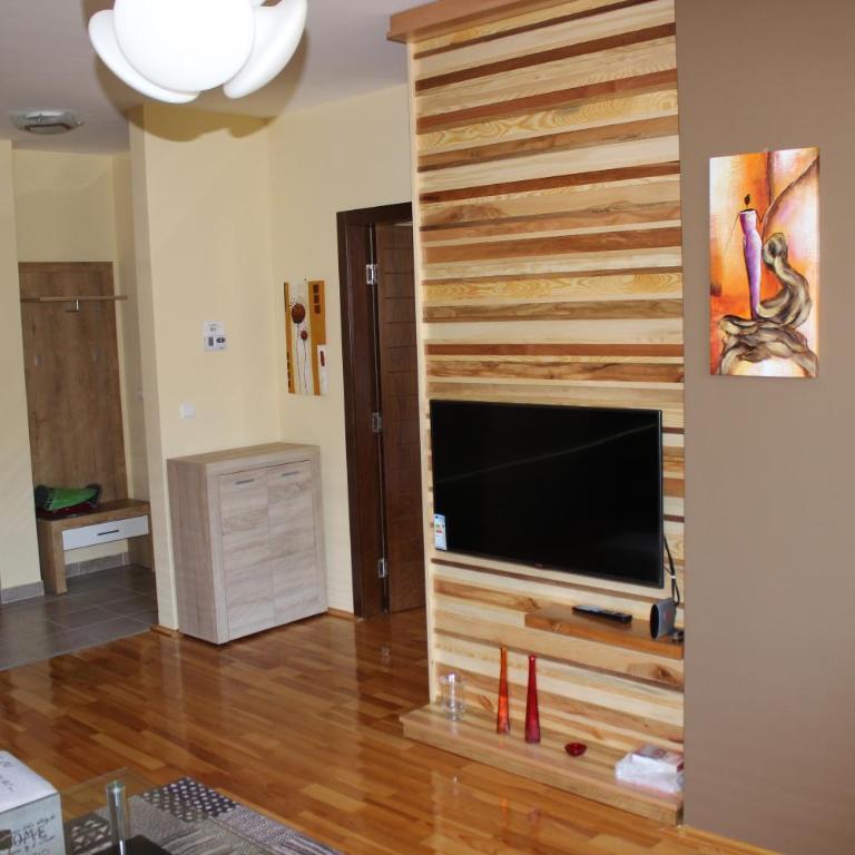 APARTMENTS FOKA & SPA - 600m from Gondola ski lift - Two-Bedroom Apartment with Terrace - 4