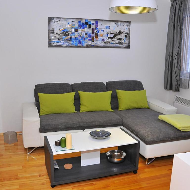 APARTMENTS FOKA & SPA - 600m from Gondola ski lift - Two-Bedroom Apartment with Terrace - 2