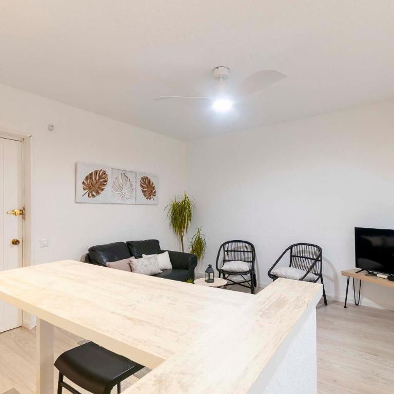 Modern,cozy and centric apartment next to beach - One-Bedroom Apartment - 3