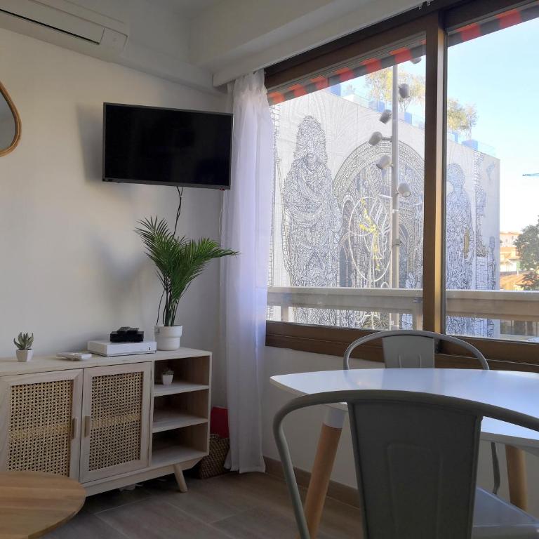 Deux pièces climatisé avec balcon Vieil Antibes - Appartement - 8