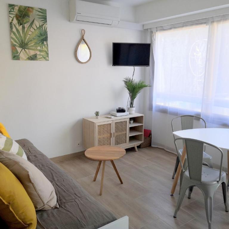 Deux pièces climatisé avec balcon Vieil Antibes - Appartement - 2