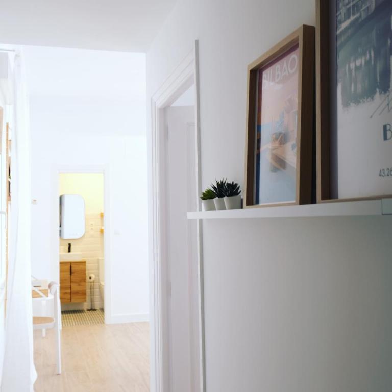 Bright and modern apartment in Bilbao city center - Two-Bedroom Apartment - 21