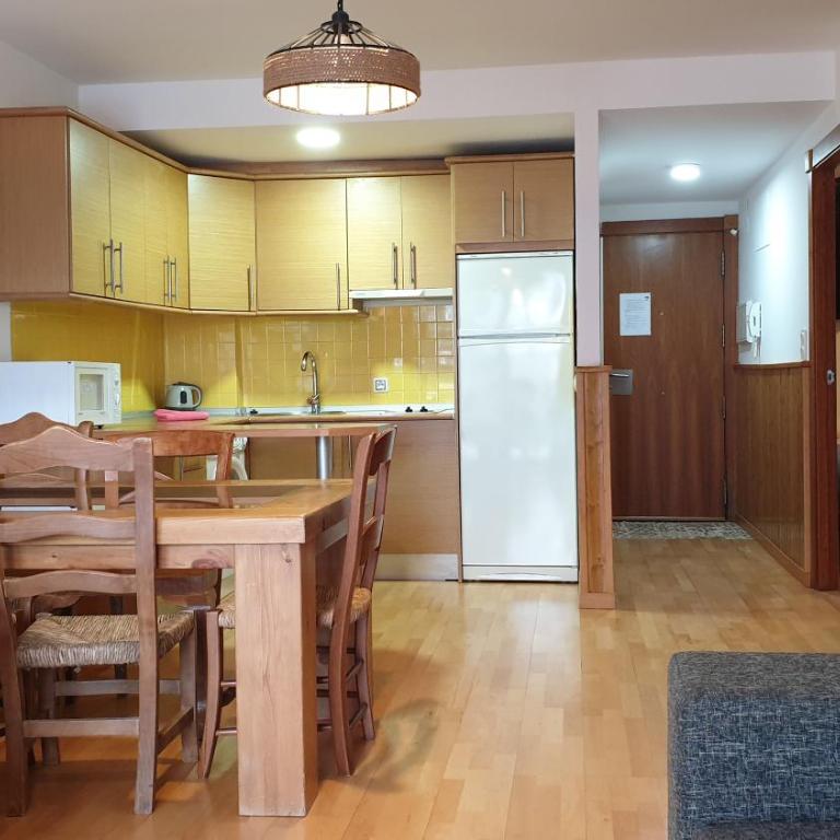 TODOSIERRANEVADA ZONA BAJA - MONTBLANC VISTAS A LA MONTANA - Junto a los Telecabinas - Apartamento Superior de 2 dormitorios - 32