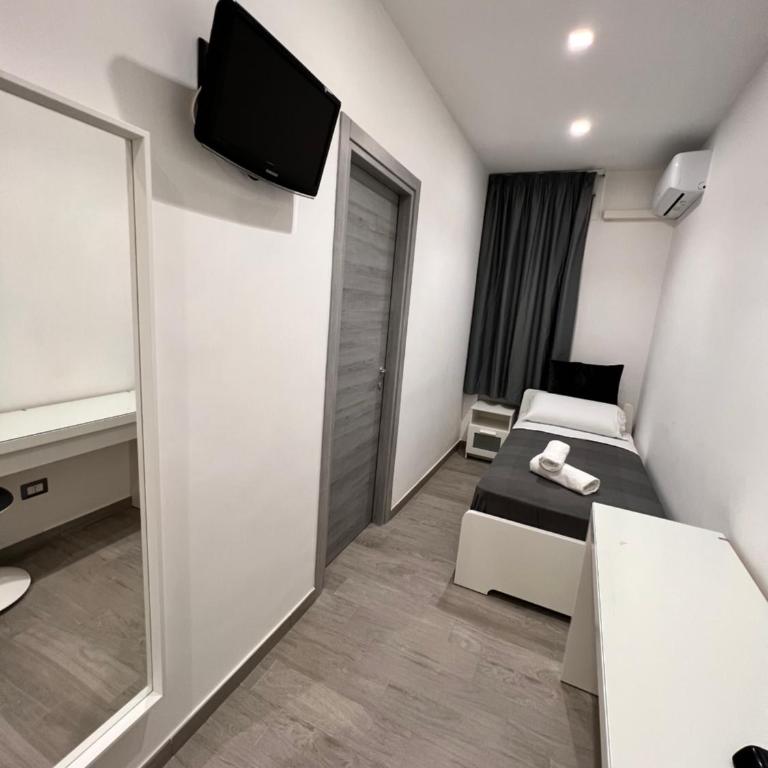 Napoli Regina - Camera Doppia con Letti Singoli con Bagno Privato - 8