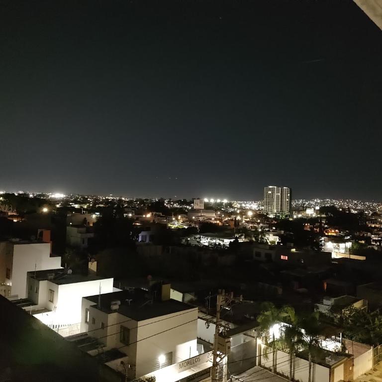 Excelente Departamento céntrico. - Three-Bedroom Apartment - 2
