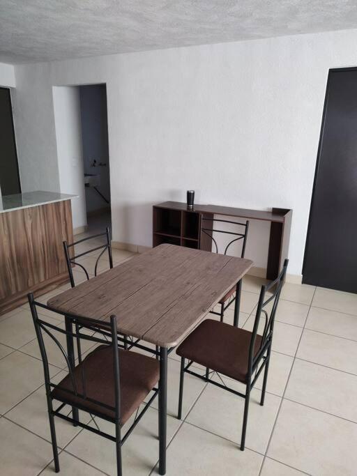 Excelente Departamento céntrico. - Three-Bedroom Apartment - 10