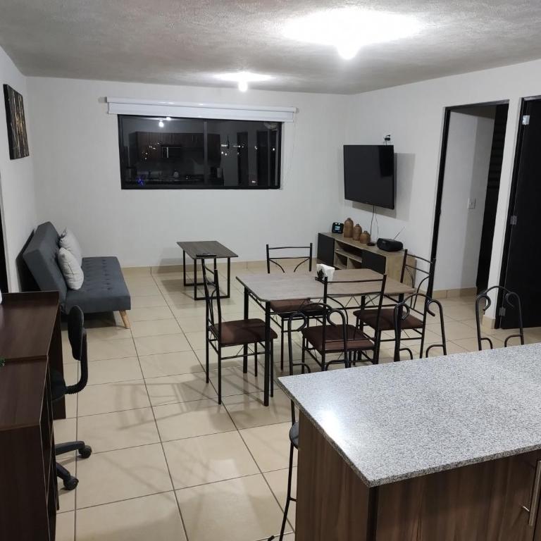 Excelente Departamento céntrico. - Three-Bedroom Apartment - 1
