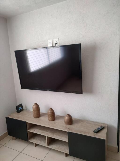 Excelente Departamento céntrico. - Three-Bedroom Apartment - 14