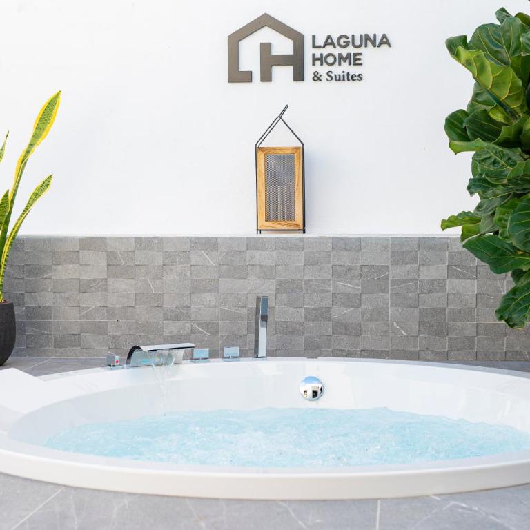 Laguna Home & Suites - Suite Deluxe con bañera de hidromasaje - 4
