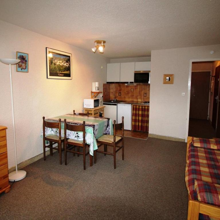 Studio cabine spacieux à 250m des pistes, 4 couchages, parking gratuit - Auris en Oisans - FR-1-297-248 - Appartamento - 4
